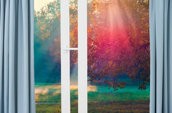 窓からの日の出の眺め — ストック写真