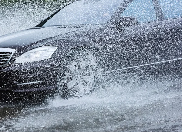 Car rain puddle splashing water — Stock Photo, Image