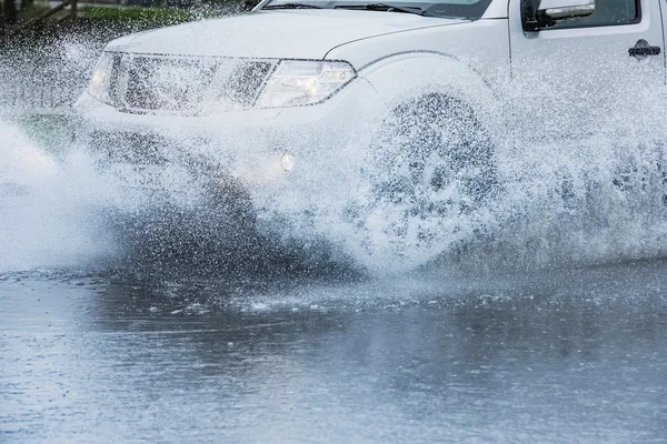 Car rain puddle splashing water — Stock Photo, Image