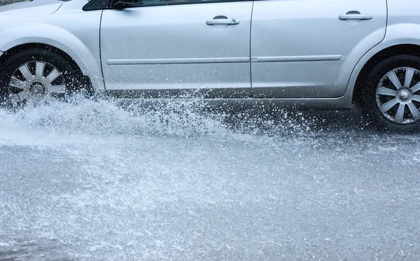 Car rain puddle splashing water — Stock Photo, Image