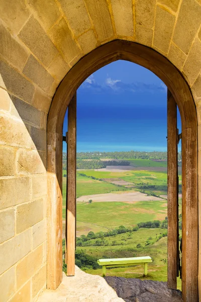 Arco porta aberta fortaleza — Fotografia de Stock