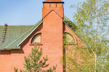 Çatı penceresi olan ev