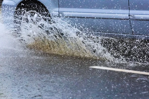 Car rain puddle splashing water — Stock Photo, Image