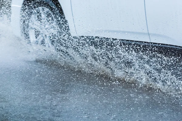 Car rain puddle splashing water — Stock Photo, Image