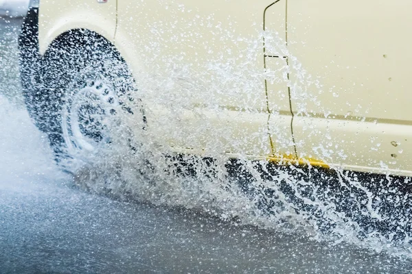 Car rain puddle splashing water — Stock Photo, Image