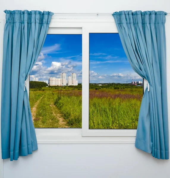 Vista desde el camino de campo de ventana — Foto de Stock