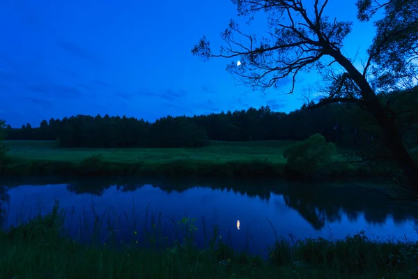 Řeka v noci mlha — Stock fotografie