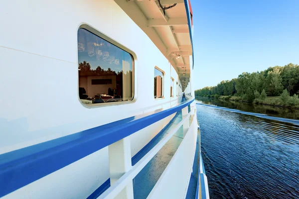 Boat trip on the river — Stock Photo, Image