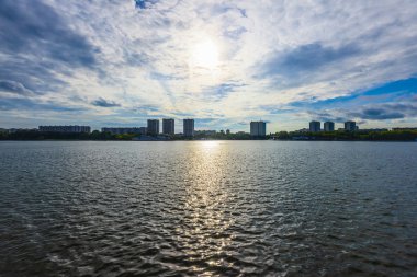 Günbatımında bulutlar