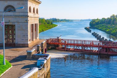Kanal gemilerde ağ geçidi