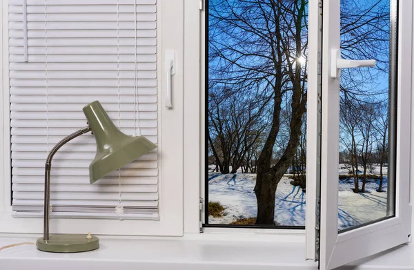 Old Table Lamp Stands Windowsill — Stock Photo, Image