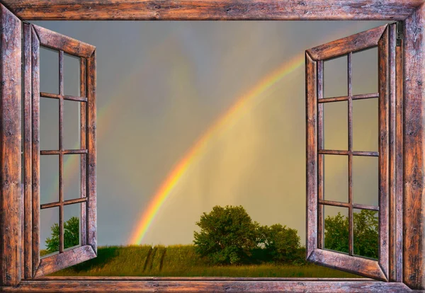 Tahta Eski Açık Pencere Gökkuşağı Yağmuru Üstüne Gökkuşağı — Stok fotoğraf