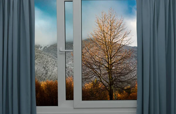 Vista Desde Ventana Las Montañas Amanecer Otoño Por Mañana — Foto de Stock