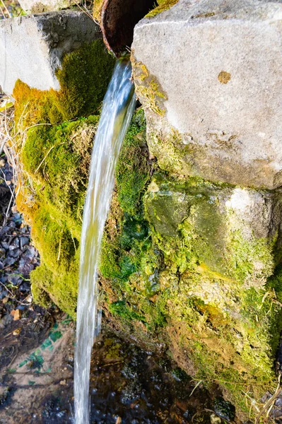 Quelle Mit Sauberem Trinkwasser — Stockfoto