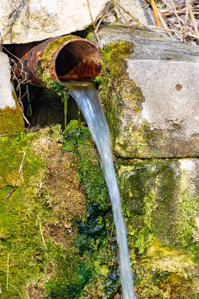 Primavera Com Água Potável Limpa — Fotografia de Stock