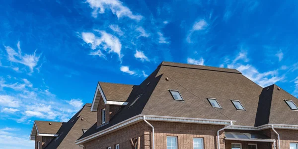 Chimenea Techo Casa Contra Cielo Azul — Foto de Stock