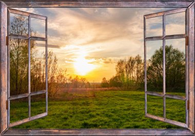 Yazın eski ahşap günbatımı manzaralı kırsal alan 