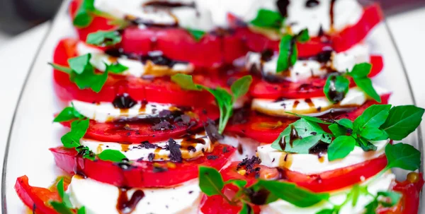 Komkommerpeper Tomaten Een Snijplank — Stockfoto