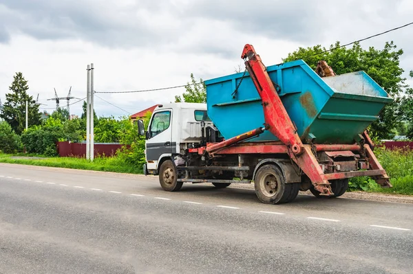 Specialiserad Bil Tar Bort Skräp Från Gatorna Stadens Ekologi — Stockfoto