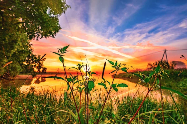 Colorful Calm Dawn Morning Pond Sun Rays Reflection Water — Stock Photo, Image