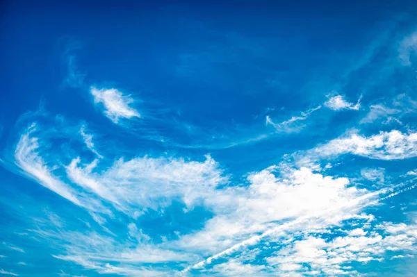 Nuvole Bianche Contro Cielo Blu Sfondo Astratto — Foto Stock