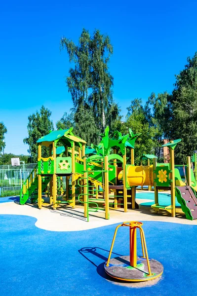 Carrusel Oscilante Parque Para Niños Aire Libre Verano —  Fotos de Stock