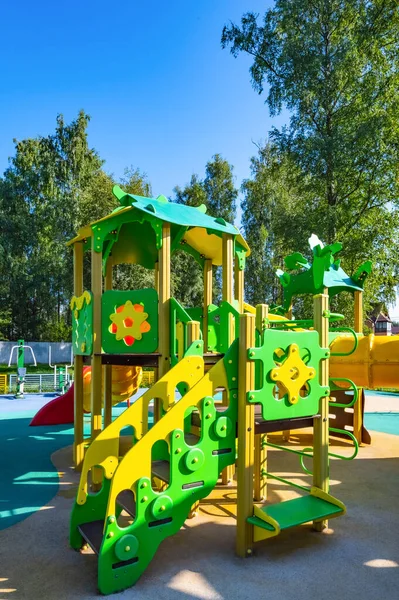 Schommel Carrousel Het Park Voor Kinderen Zomer — Stockfoto