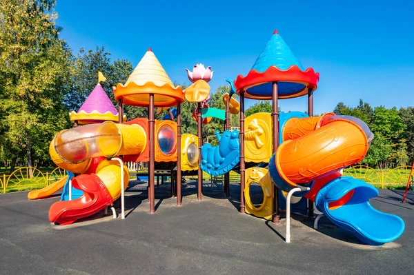 Carrusel Oscilante Parque Para Niños Aire Libre Verano —  Fotos de Stock