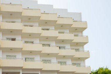 bir pencere ile büyük bir yapı parçası