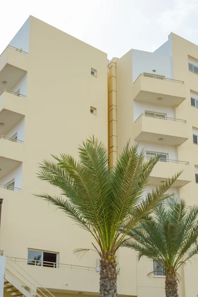 bir pencere ile büyük bir yapı parçası