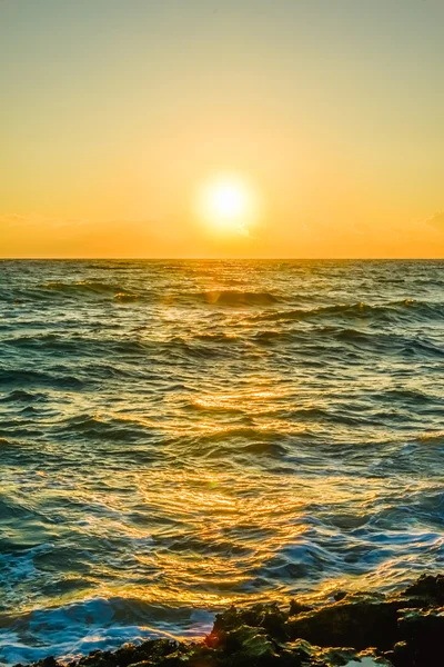 Dawn sun tranquil calm sea — Stock Photo, Image