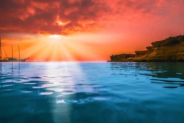 Dawn sun tranquil calm sea — Stock Photo, Image