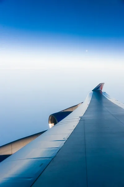 View of the wing of an airplane through the window — Stock Photo, Image