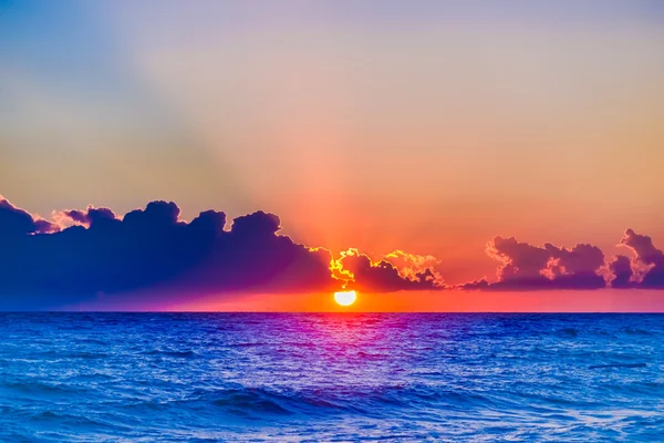 Dawn sun tranquil calm sea — Stock Photo, Image