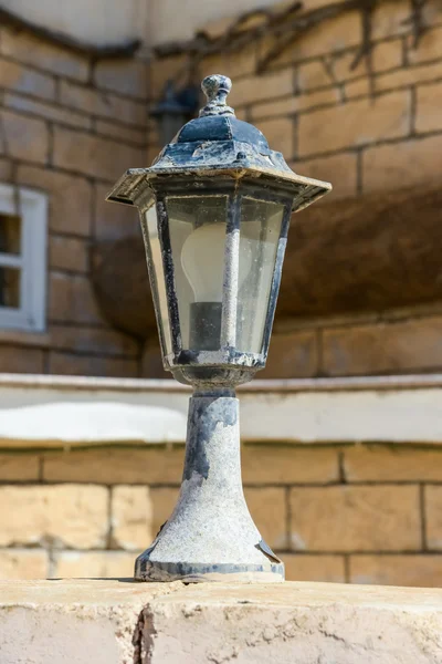 Laterne im Garten — Stockfoto