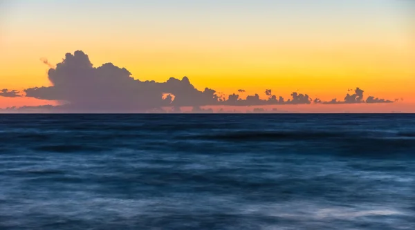 Dawn sun tranquil calm sea — Stock Photo, Image