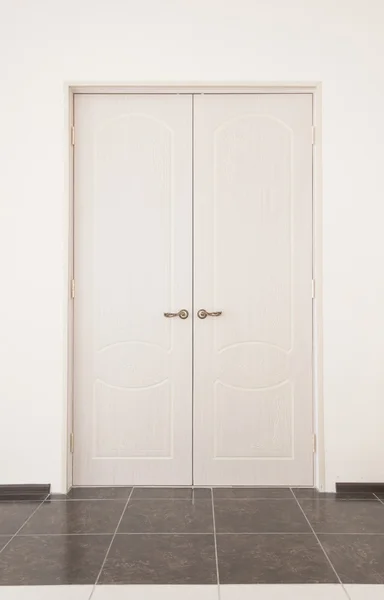 Porte en bois blanc — Photo