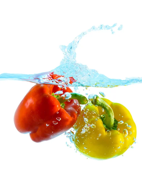 Peper in water — Stockfoto