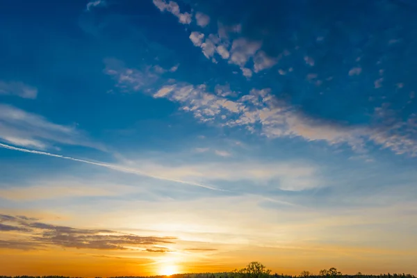 Coucher de soleil dans les nuages — Photo