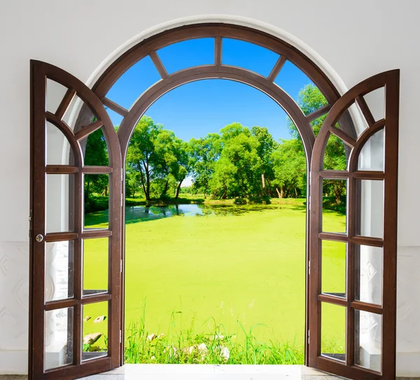 Porta arco lagoa aberta — Fotografia de Stock