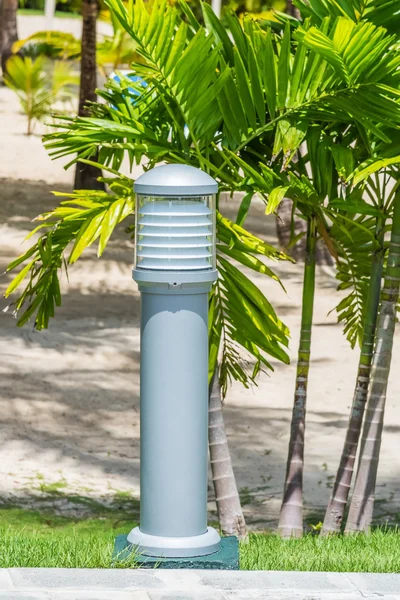 Lantaarn in de tuin — Stockfoto