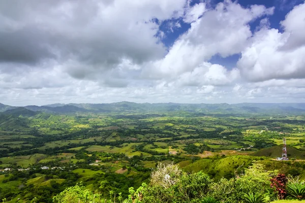 Valle en las montañas — Foto de Stock