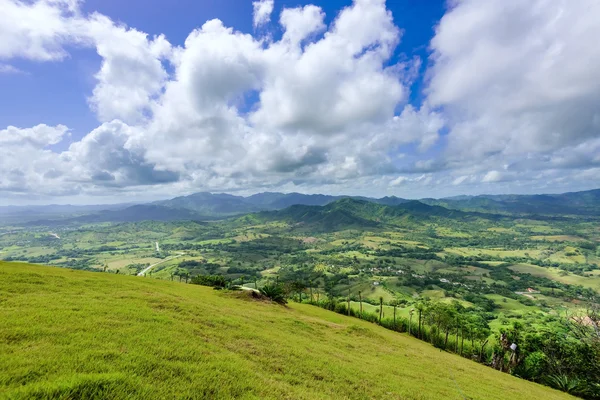 Vale nas montanhas — Fotografia de Stock