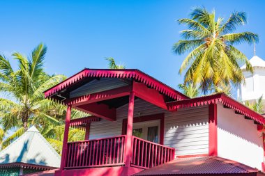 Çatı penceresi olan ev