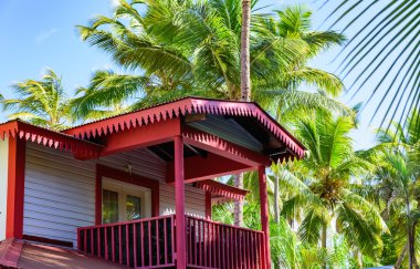 Çatı penceresi olan ev