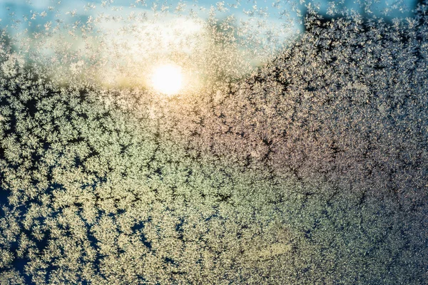 Снежинка на стекле — стоковое фото