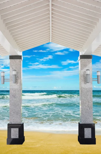 Veranda sulla spiaggia di sabbia — Foto Stock