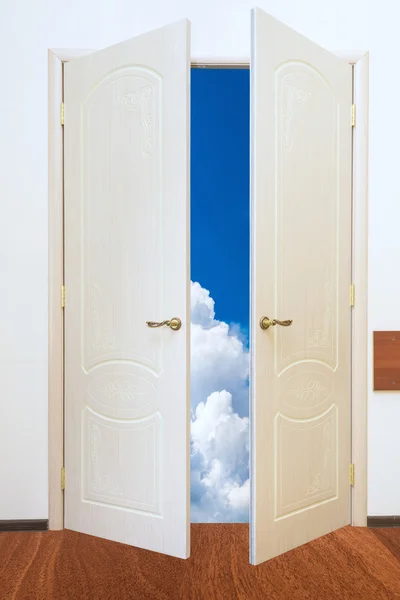 Open door to the sky — Stock Photo, Image
