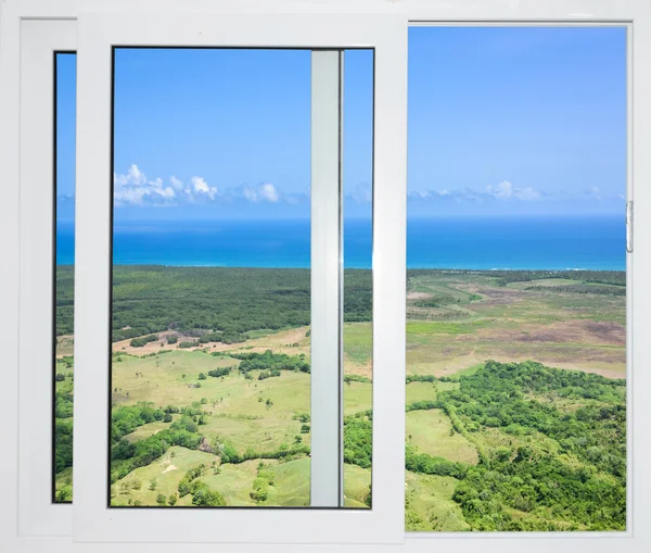 Paisaje natural con una vista a través de una ventana — Foto de Stock