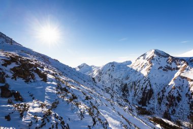 karla kaplı dağlar